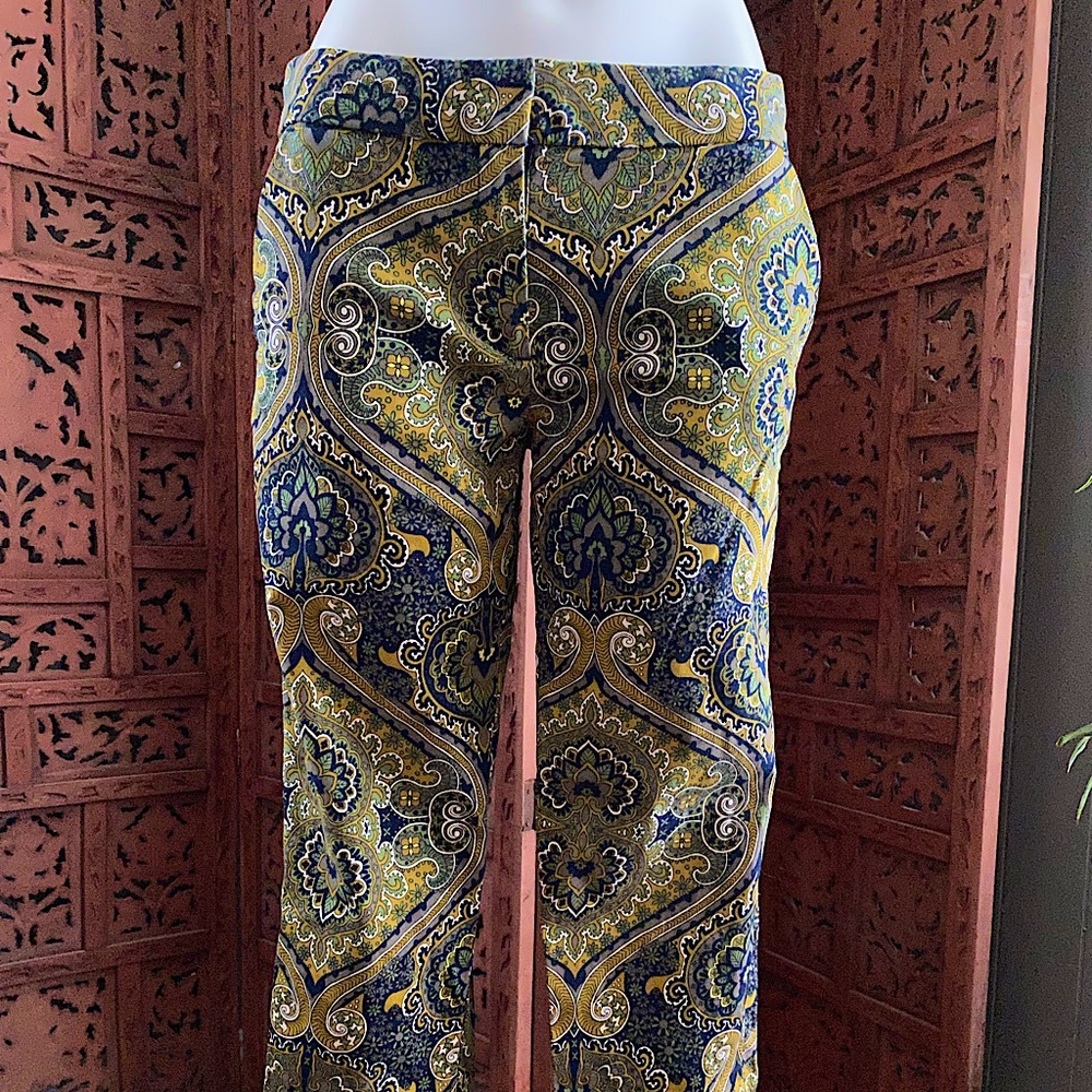 Tommy Hilfiger paisley clam diggers/capri pants.